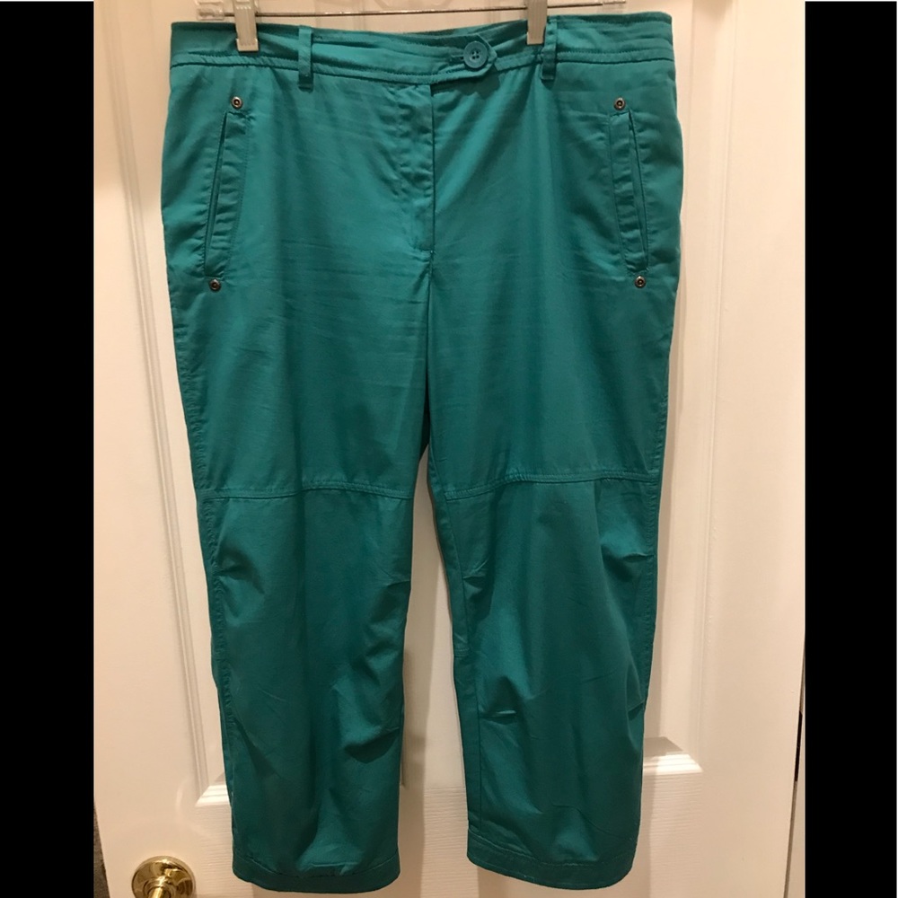 Like New! Aqua Sz 10 FOR THE REPUBLIC Capris Pants